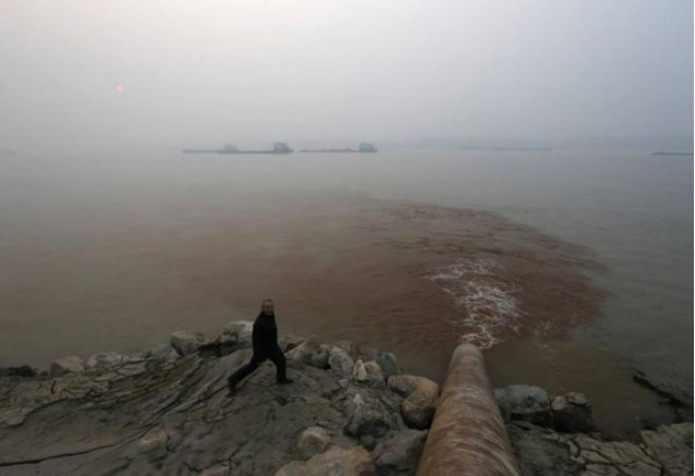 中國(guó)水資源污染嚴(yán)重！ 名氣凈水器將成未來(lái)生活必備